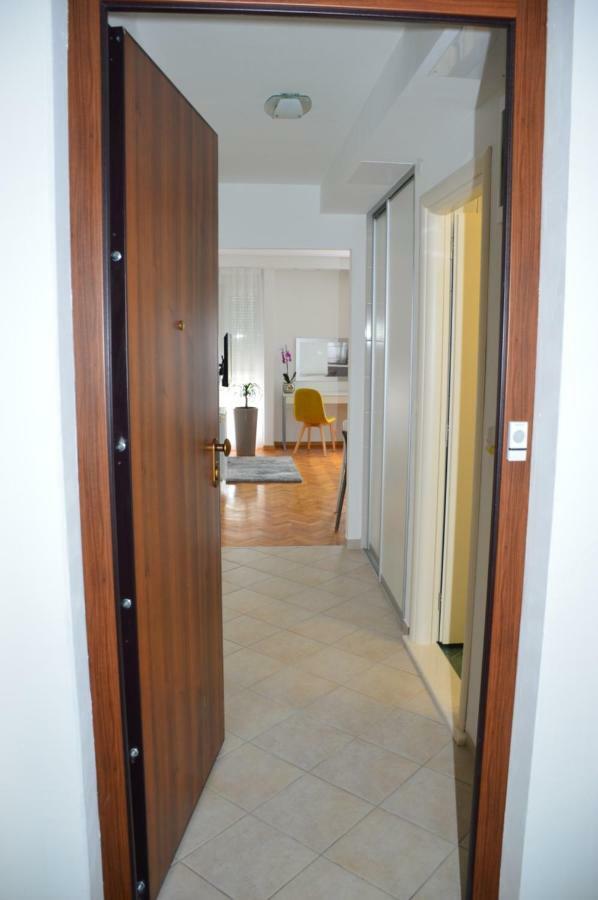 Apartment Papedoni *