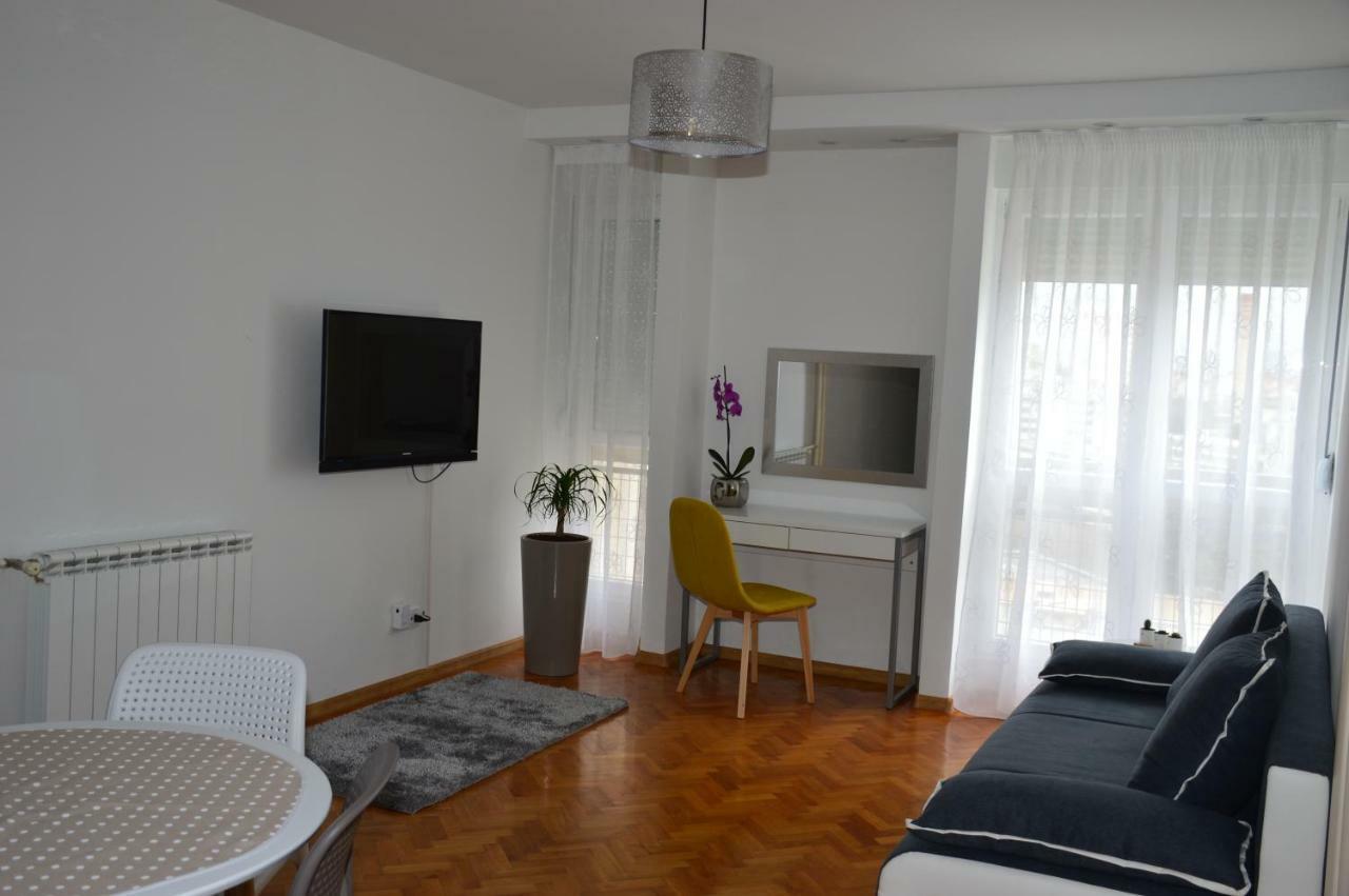 Apartment Papedoni *